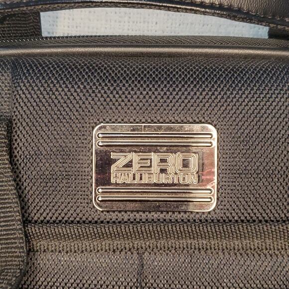 Elegant Black Laptop Bag - Picture 3 of 12